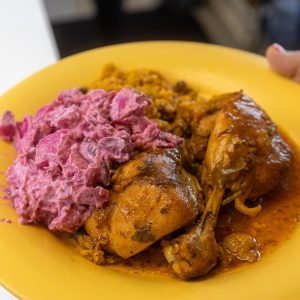 Pollo guisado plate